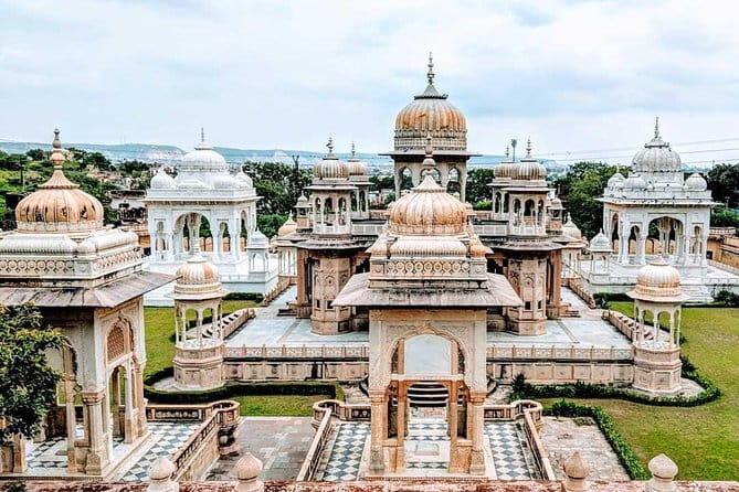 2 Days Jaipur Private City Tour - Jagat Shiromani Ji Temple and Khole Ke Hanuman Ji: devotion in the Amber area