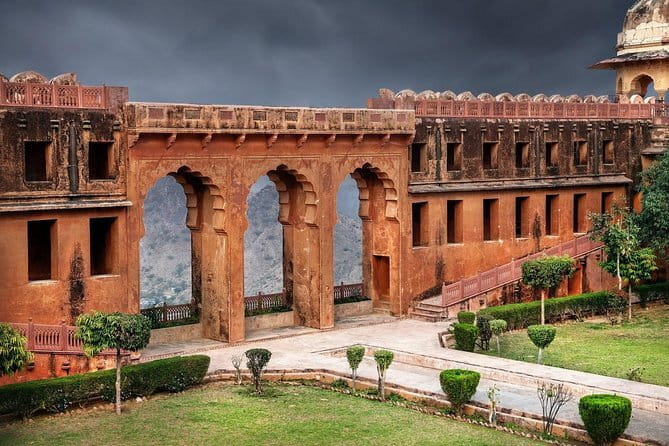 2 Days: Private Jaipur City Tour - Day 2: City Palace, Jantar Mantar, Hawa Mahal, and Albert Hall