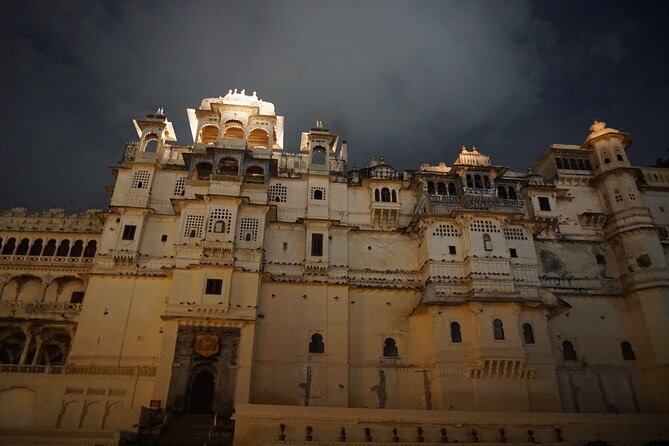 4 Days Guided Jaipur, Ranthambore Tigers & Udaipur Tour With Safari & Hotels - The comfort factor: AC car, pickup, and moving between far-apart sites