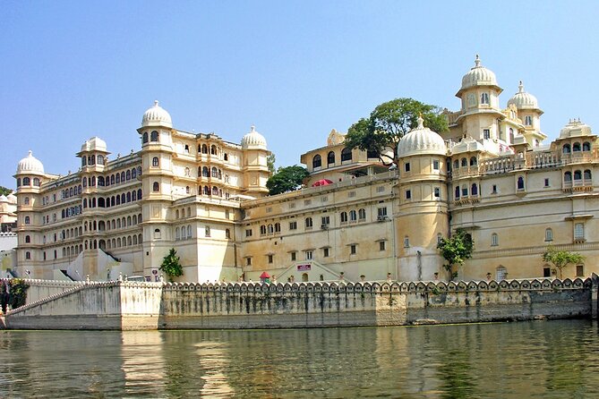 7 Days Private Luxury Heritage Rajasthan Tour from Jaipur - Day 1 in Jaipur: Patrika Gate, Birla Mandir, and a Calm Start