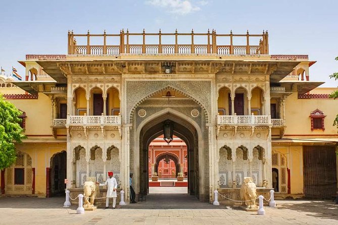 All Inclusive Private Jaipur City Tour with 5-star Lunch & Guide - Shopping time that stays optional, plus artisan stops