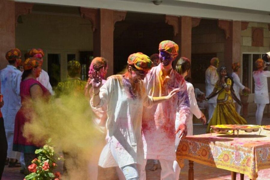 Celebrate Holi with Locals in Jaipur - What to wear in Holi: traditional, but practical