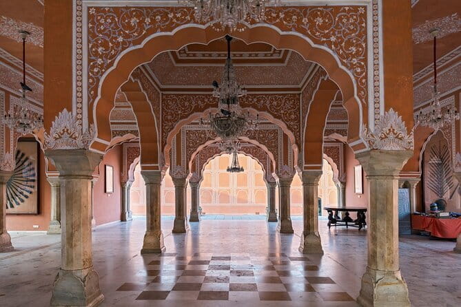 Delhi to Jaipur Pink City Tour with Government Approved Guide - Jal Mahal on Man Sagar Lake, a 20-minute photo stop with free entry