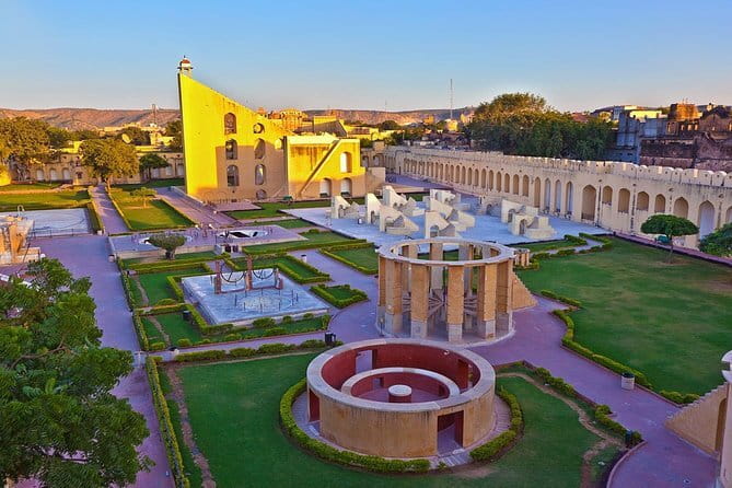 Enchanting Jaipur: Private Evening Tour of the Pink City - Birla Mandir and the Rajasthan Vidhan Sabha exterior