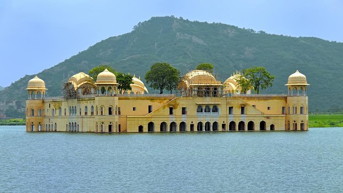Explore Taj Mahal & Sacred Mathura–Vrindavan Tour From Jaipur - A route that links Rajasthan monuments to Krishna devotion