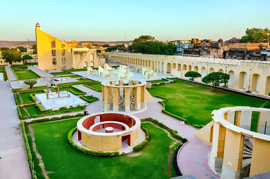 From Delhi: Jaipur Sightseeing Day Tour with Hotel Pickup - Lunch and downtime, how to eat well without losing the day