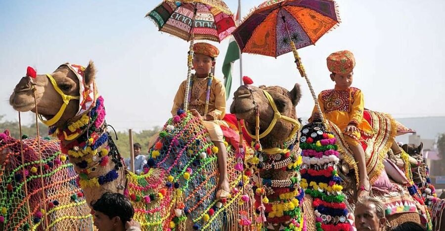 From Jaipur: One-Day Trip From Jaipur to Pushkar - Pushkar Lake: About 52 Ghats and the Best Walking Time