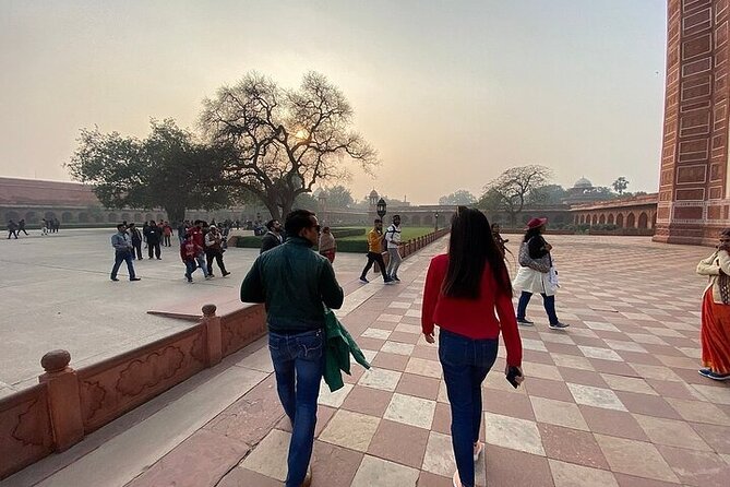 From Jaipur Private Taj Mahal & Agra Fort Day tour with Transfers - Taj Mahal with a guide who keeps you oriented (and takes great photos)