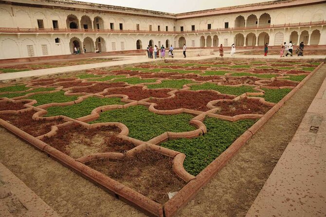 From Jaipur: Same Day Guided Taj Mahal, Agra Fort & Fatehpur Sikri Private Tour - Guide quality, names you might see, and what to expect