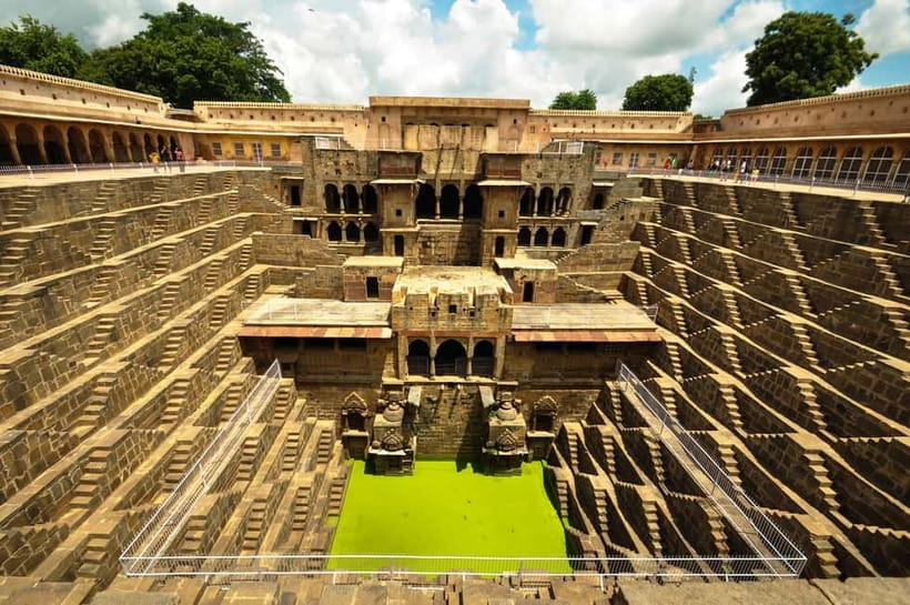 From Jaipur: Same Day Trip to Abhaneri Chand Baori Stepwell - Chand Baori Stepwell: Levels, Carvings, and How to Enjoy the Walk