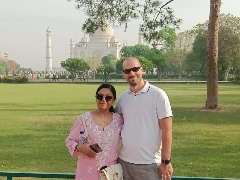 From Jaipur: Taj Mahal & Agra Private Guided Day Tour - Agra Fort with a guided walk through Akbar’s defenses
