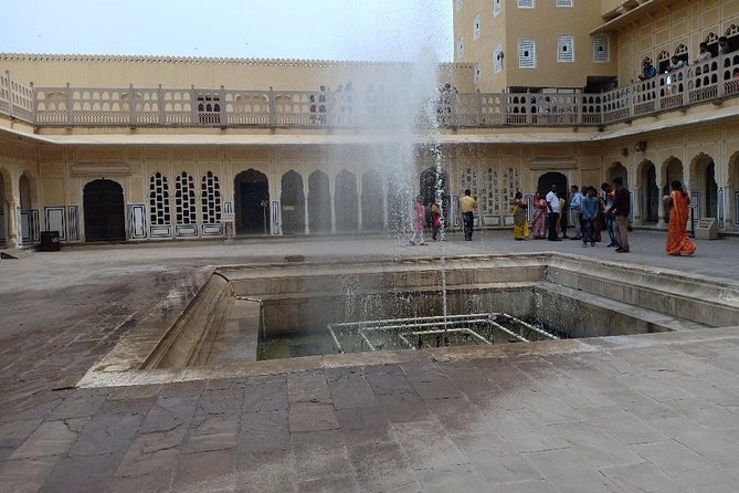 Full-Day Jaipur City Sightseeing Private Tour - Panna Meena ka Kund stepwell: 1,800 symmetrical steps in 30 minutes