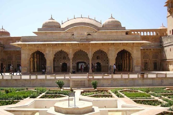 Full-Day Jaipur City Tour with Amber Fort and City Palace - Shopping at the Gem Palace, with real time to browse