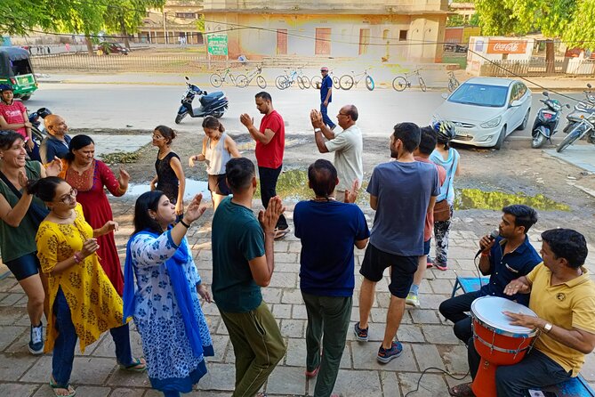 Guided Morning Bicycle Tour with Food Tasting in Jaipur - Ram Niwas Garden Morning Ride and Albert Hall Views