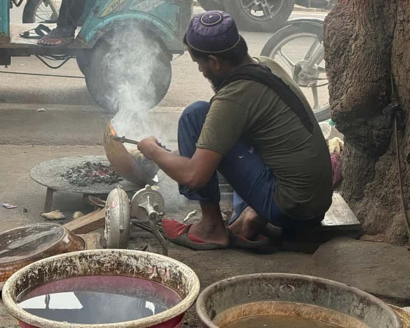 Heritage Walk & Street Food Tasting in Jaipur - Getting oriented: Golcha Cinema to Chhoti Chopad