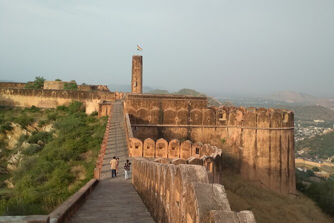 Jaipur 02 Days Private Tour with Vehicle+Professional Chauffeur - City Palace, Jantar Mantar, and Hawa Mahal: the royal plus the scientific