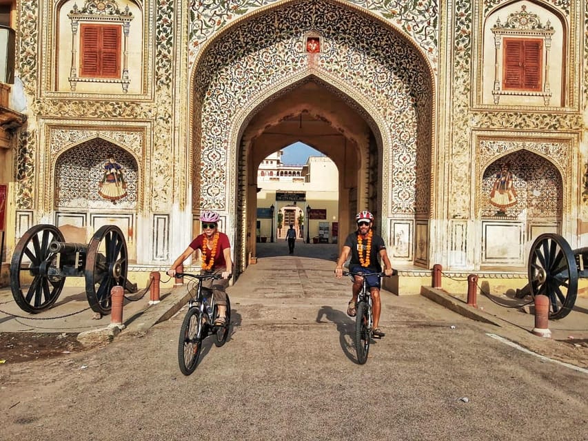 Jaipur: 3-Hour Morning Bike Tour of Jaipur Old City - The core experience: walled-city streets, havelis, and real morning rhythm