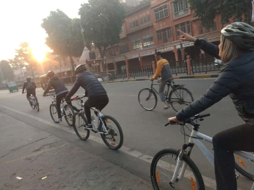 Jaipur: 3-Hour Morning Bike Tour of Jaipur Old City - Albert Hall morning park and laughing yoga with locals
