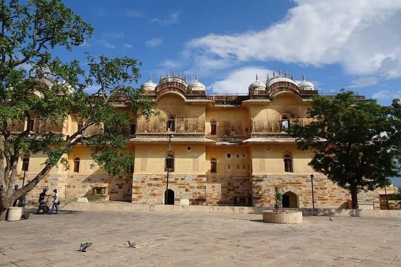 Jaipur: 4 Hours Nahargarh and Jaigarh Forts Tuk-Tuk Tour - A half-day of hilltop forts by Tuk Tuk