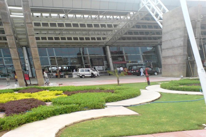Jaipur Airport Transfer - The Ride Itself: AC Comfort and Luggage Help