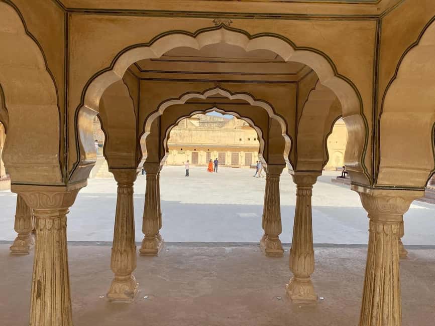 Jaipur: Amber Fort Guided Tour and Entry Ticket - Architecture you can actually spot, carvings, frescoes, and courtyards