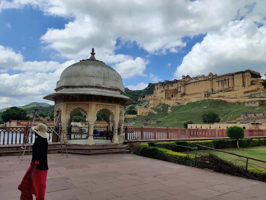 Jaipur: Amber Fort Guided Tour and Entry Ticket - Defense systems and water channels, the practical side of the fort