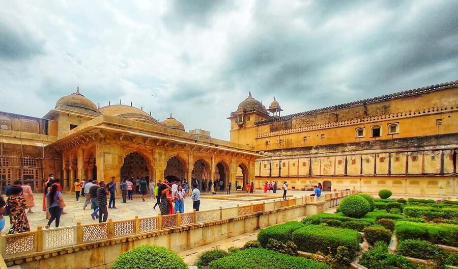 Jaipur: Amber Fort Guided Tour and Entry Ticket - Views over the hills and Maota Lake, timing matters for photos