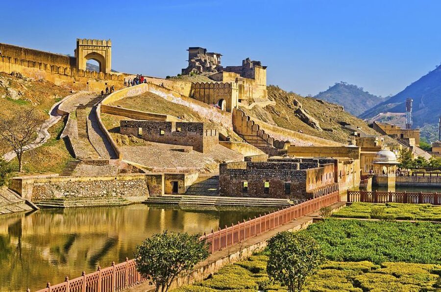Jaipur: Amber Fort, Jal Mahal and Hawa Mahal Private Tour - Albert Hall Museum: your classic museum payoff in Ram Niwas Garden