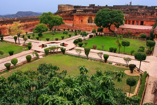 Jaipur Amer Fort, Jal Mahal & Stepwell Private Half-Day Tour - Jal Mahal: A Fast Lake-Palace Pause With Big Visual Payoff