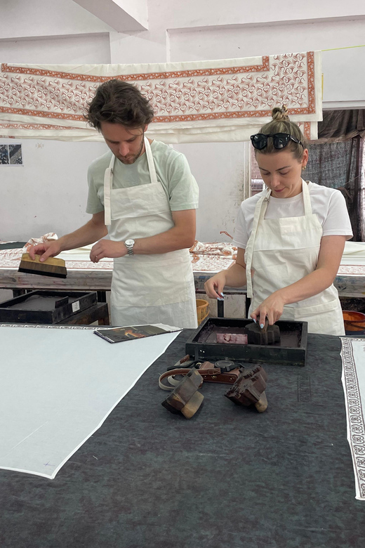 Jaipur: Block Printing Workshop and Hands-on Experience - Your hands on the blocks: make a scarf, apron, or placemats