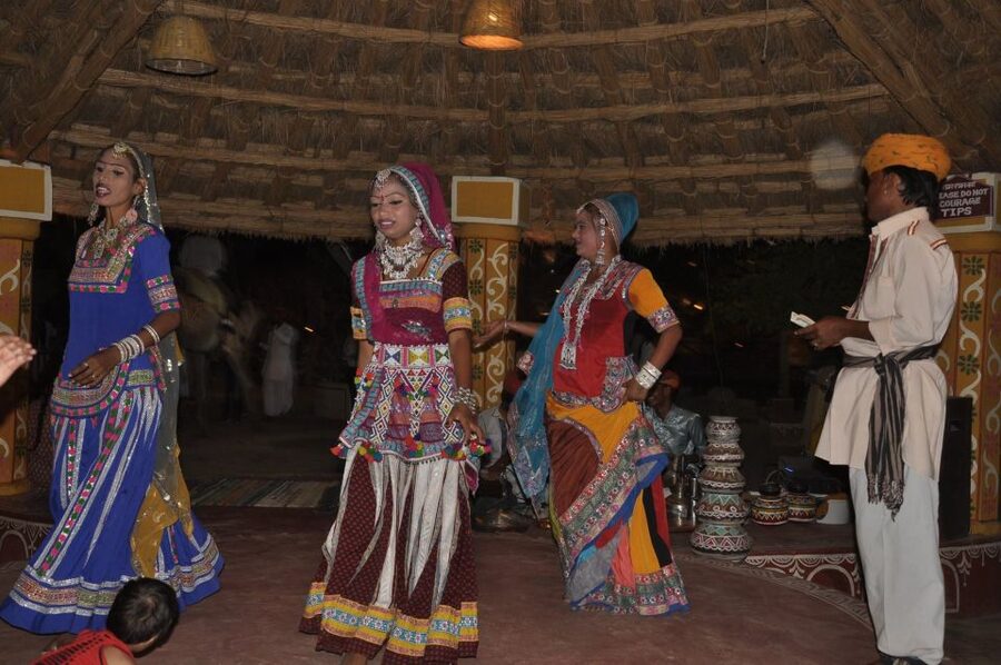 Jaipur: Chokhi Dhani Local Village Experience - Evening Performances: Traditions, Costumes, and Local Energy