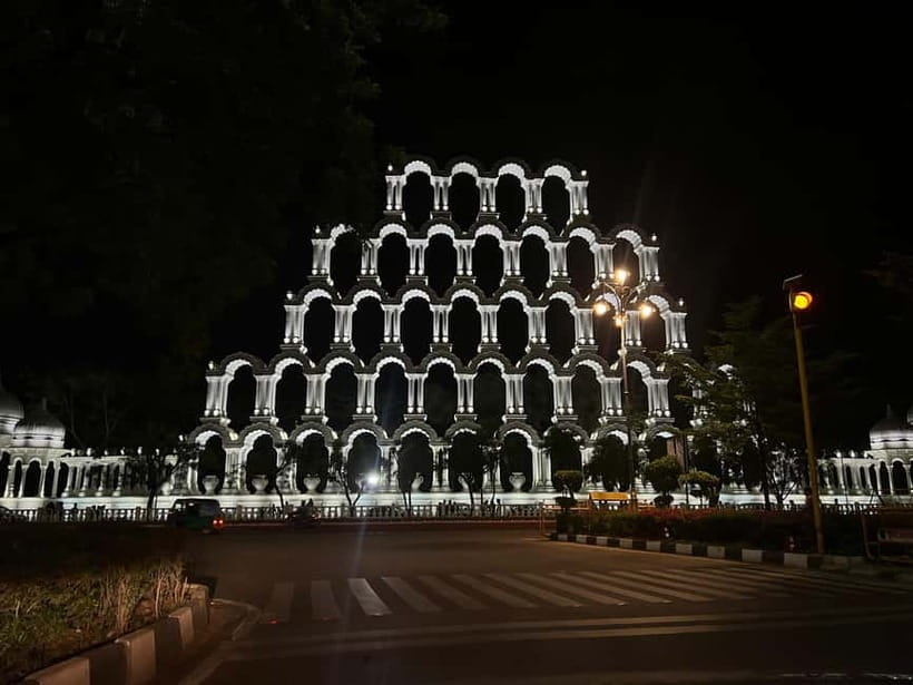 Jaipur: City Night Tour with Patrika Gate & Masala Chowk Tea - Hawa Mahal at Night: Icon Photos Plus Shopping Time