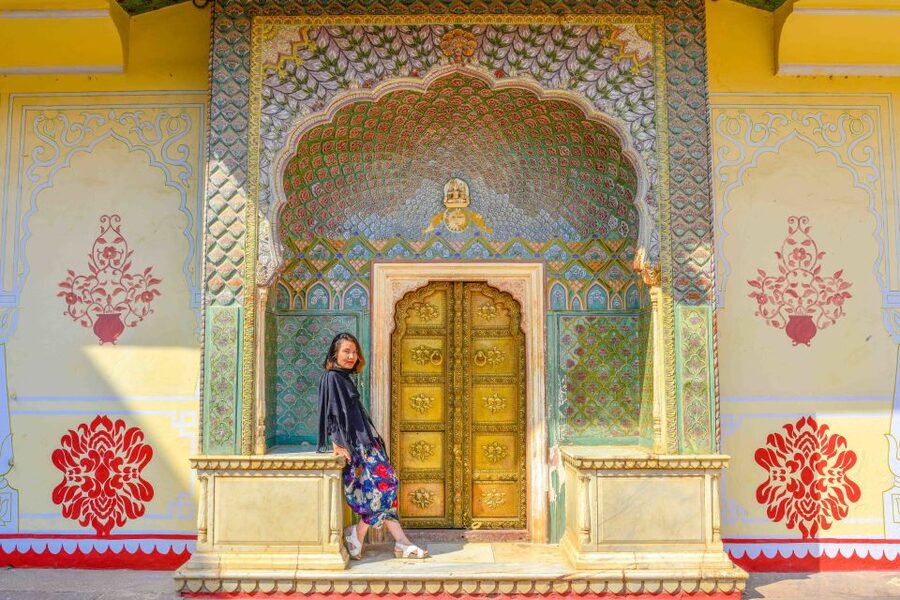 Jaipur City Tour: City Palace, Jantar, Hawa & Jal Mahal - City Palace: where royal life meets what survived