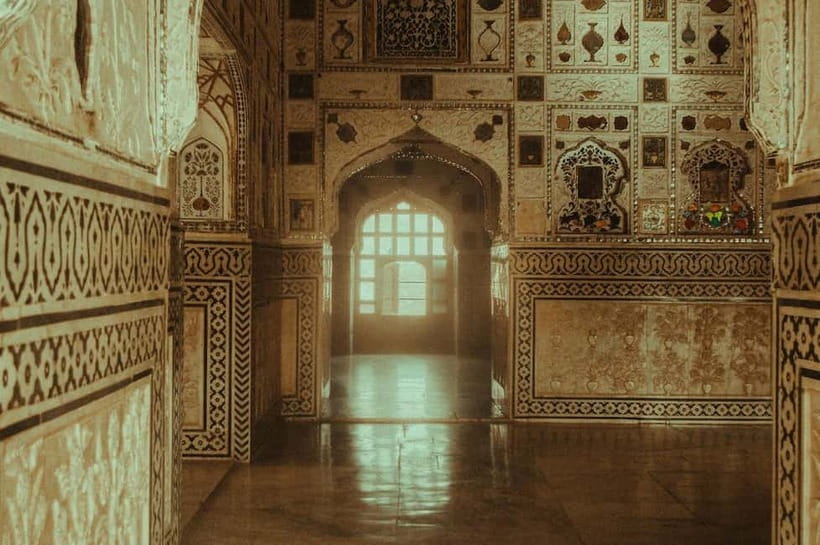 Jaipur City Tour Elephant Ride with Guide - City Palace Jaipur: Mughal and Rajasthani blend with museum time