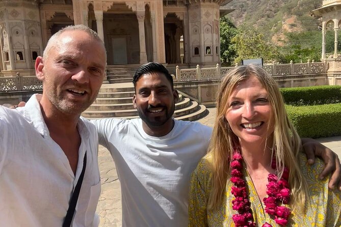 Jaipur City Tour with Traditional Flower Market Visit - City Palace and the living palace complex