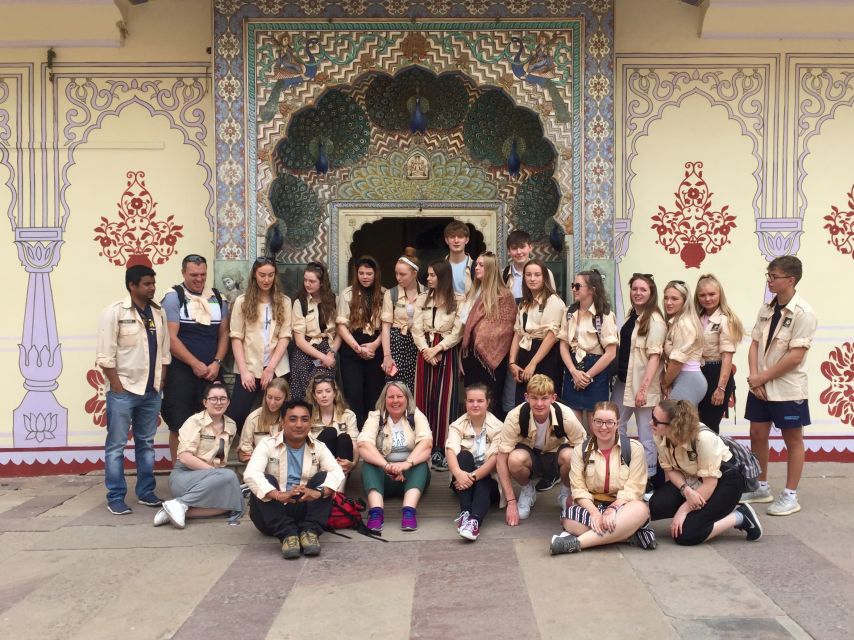 Jaipur : Cultural & History Tour With Private Guide - City Palace and the Pink City markets: finish strong with royal rooms and local crafts