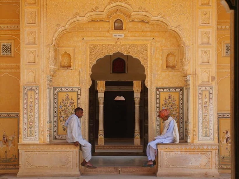 Jaipur: Explore Amber, Jaigarh & Nahargarh Fort with Sunset - Gaitor Ki Chhatriyan near the Aravalli hills: a calm opening