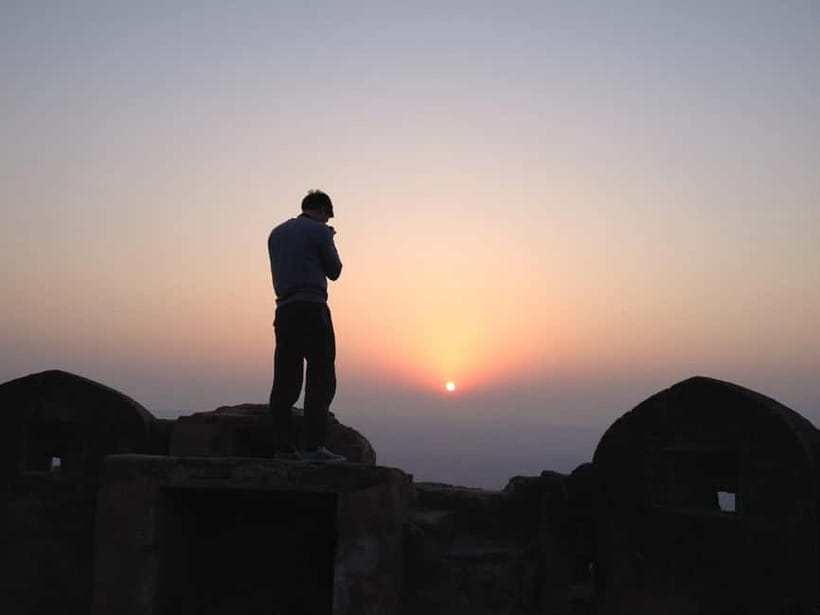 Jaipur: Explore Amber, Jaigarh & Nahargarh Fort with Sunset - Lunch break at a local restaurant: keep it simple and local