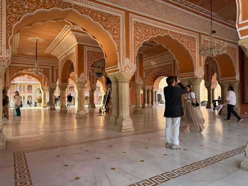 Jaipur: Full Day City Highlights Tour with Tour Guide - Hawa Mahal: the facade with 953 reasons to look twice