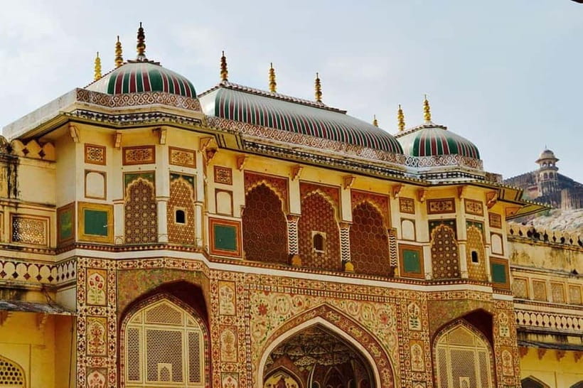 Jaipur: Full Day City sightseeing with Car, Guide & Lunch - Lunch in Jaipur: build energy for a long monument loop
