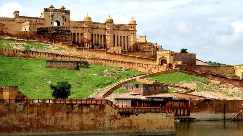 Jaipur: Full Day City sightseeing with Car, Guide & Lunch - Hawa Mahal: Palace of Winds and the art of the lattice