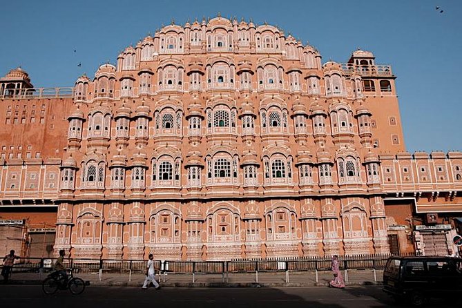 Jaipur Full Day City Tour visit Hawa Mahal, Amber Fort & City Palace - Hawa Mahal at the morning light: the honeycomb facade in person