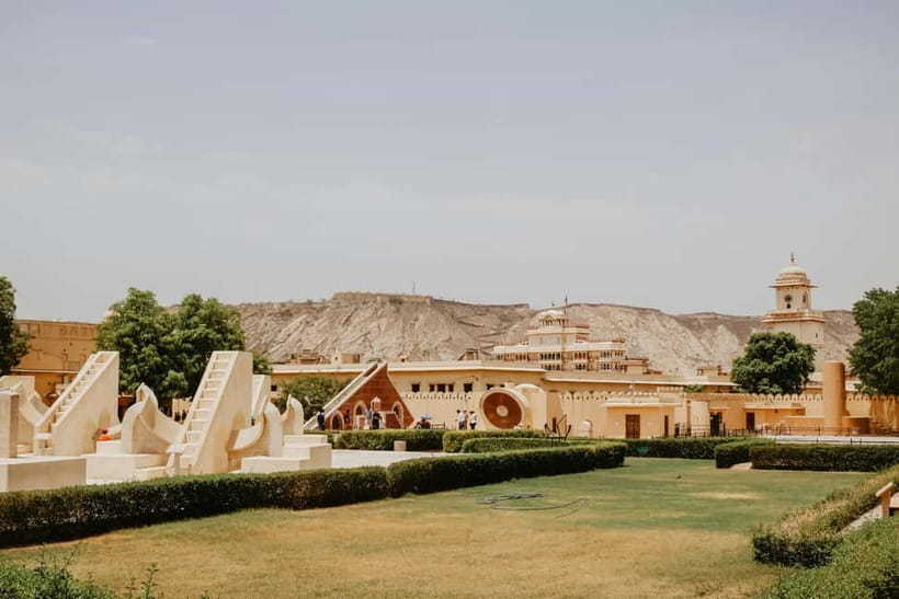 Jaipur: Full-Day City Tour with Car, Guide & Skip-the-Line - Gaitor Ki Chhatriyan: Royal Cenotaphs With a Softer Mood