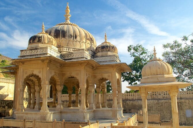 Jaipur Full Day Heritage of Pink City Tour By Tuk Tuk With Chai - Hawa Mahal: the Palace of Breeze, and why the facade matters