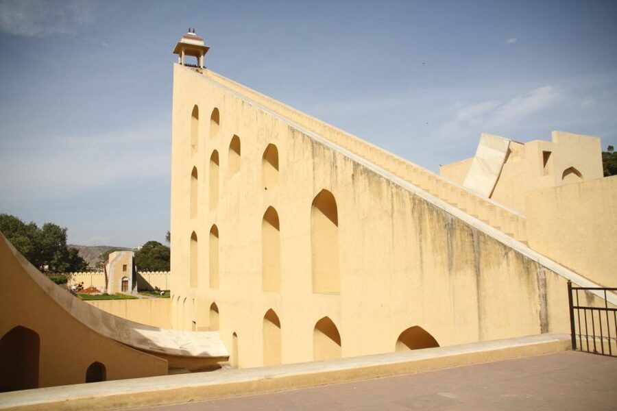 Jaipur: Full-Day Private Sightseeing Tour by Tuk Tuk - Amber Fort on the hill: where mirror work meets serious views