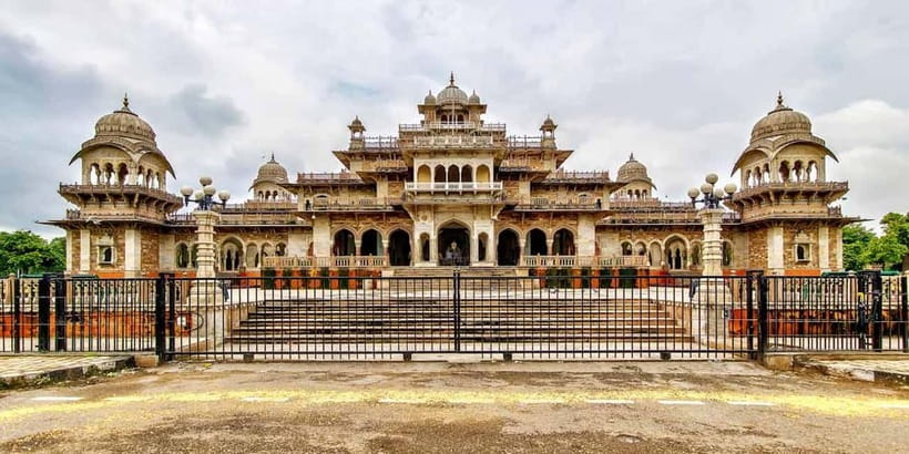 Jaipur: Full-Day Private Sightseeing Tour by Tuk Tuk - Midday market time and a lunch break you control