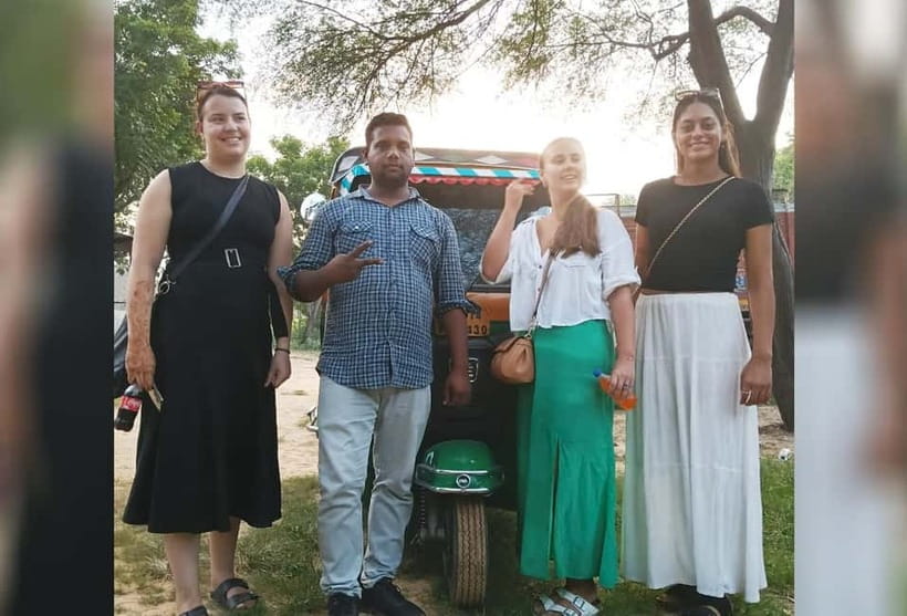Jaipur: Full-Day Tuk-Tuk Sightseeing Tour with Monkey Temple - Jal Mahal: a “see it, shoot it” water-lake moment
