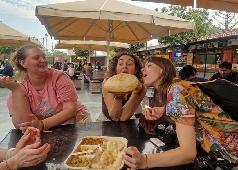 Jaipur: Guided History Walking Tour with Food Tasting - Walking Jaipur’s Old Lanes From New Gate to Choti Chaupar