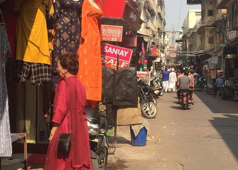 Jaipur: Guided History Walking Tour with Food Tasting - Chaura Rasta: Tea, Street Snacks, and a Quick Photo Stop