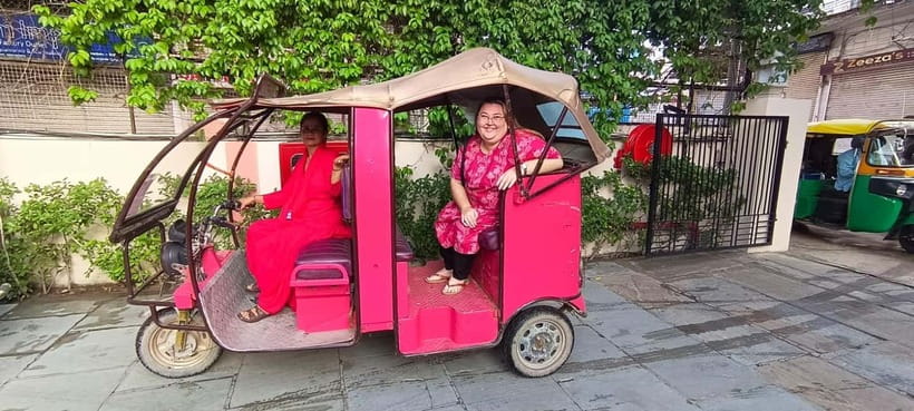 Jaipur Half-Day City Tour By E-Rickshaw with Female Driver - Pink City pickup and the first hour at the Jaipur flower market